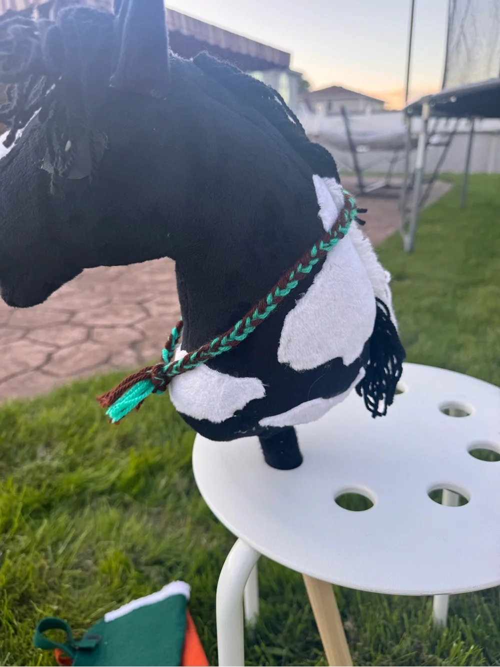 Hobby horse neck rope